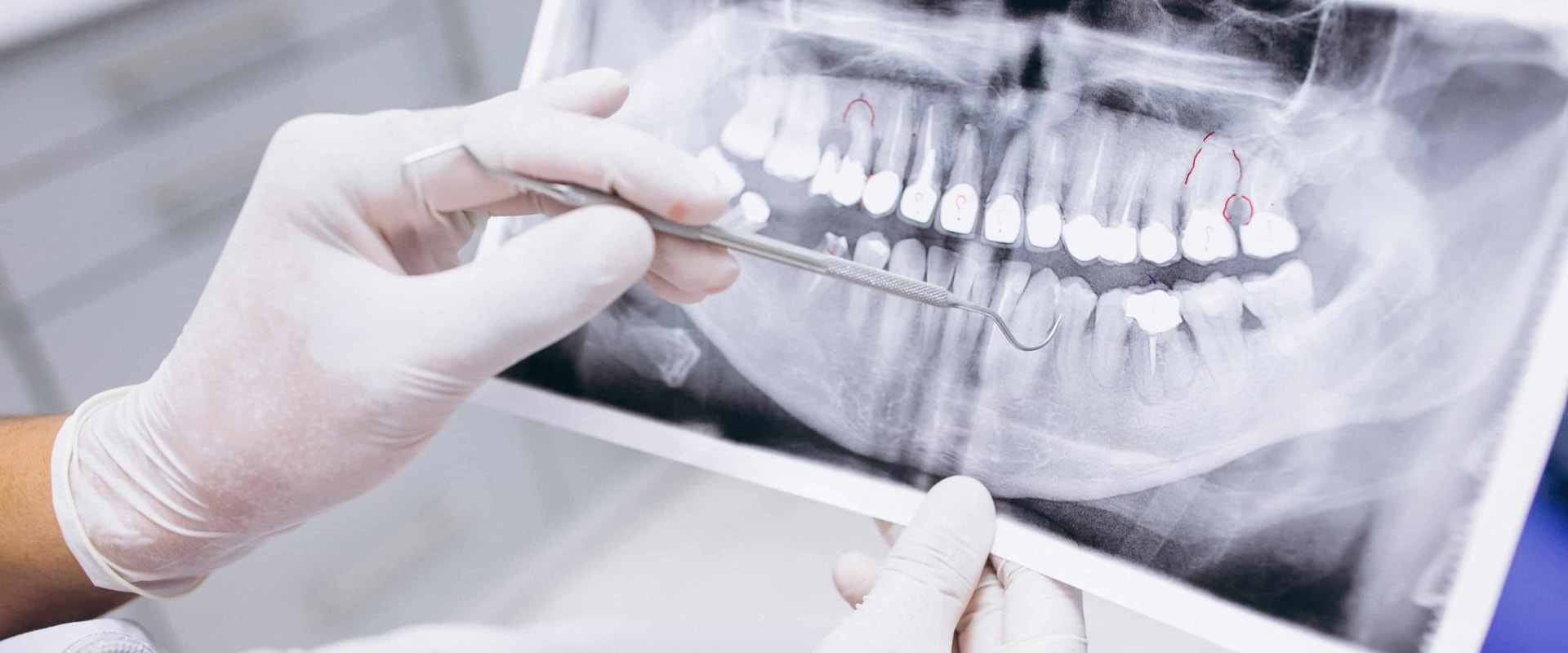 What is the Difference Between a Dentist and a Dental Clinic?