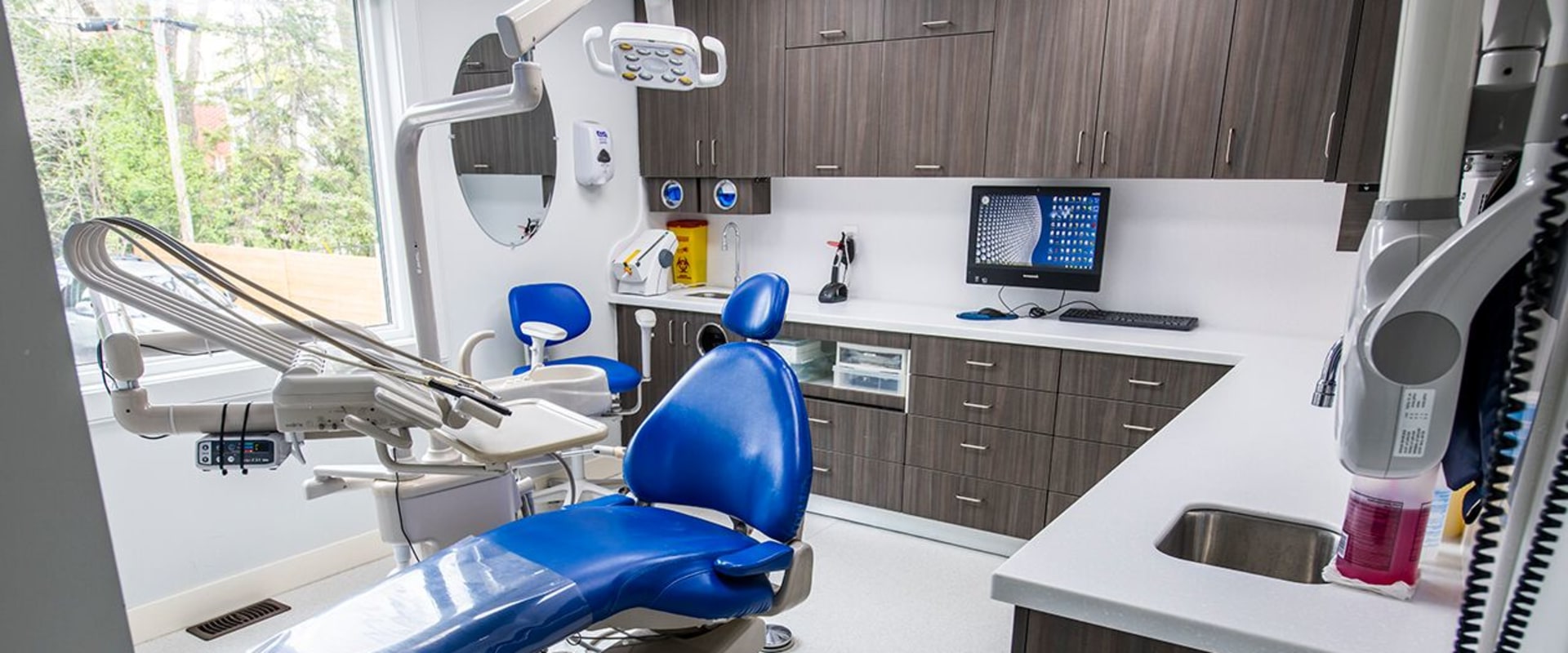 What is the Difference Between a Dental Office and a Dental Clinic?